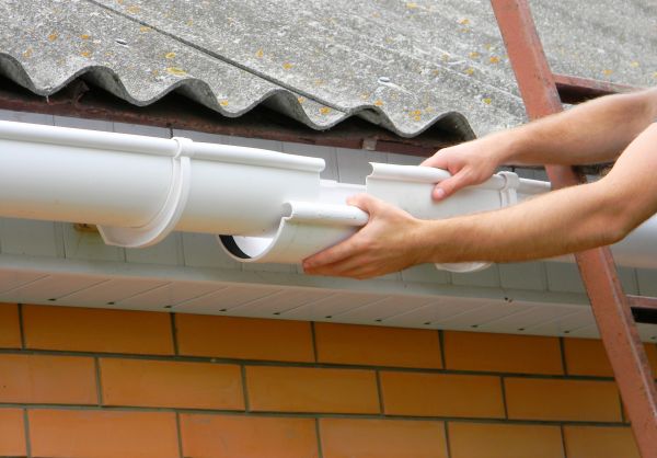 Gutter Hanging in Morganton